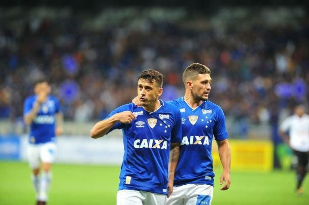 Imagens do jogo entre Cruzeiro e Tupi, no Mineiro