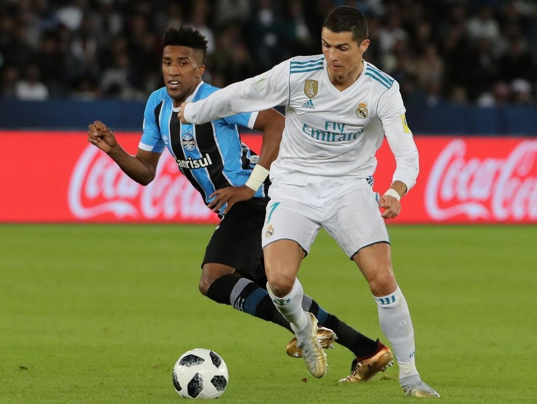 Cristiano Ronaldo marcou gol do Real de falta e deu ttulo mundial ao clube espanhol