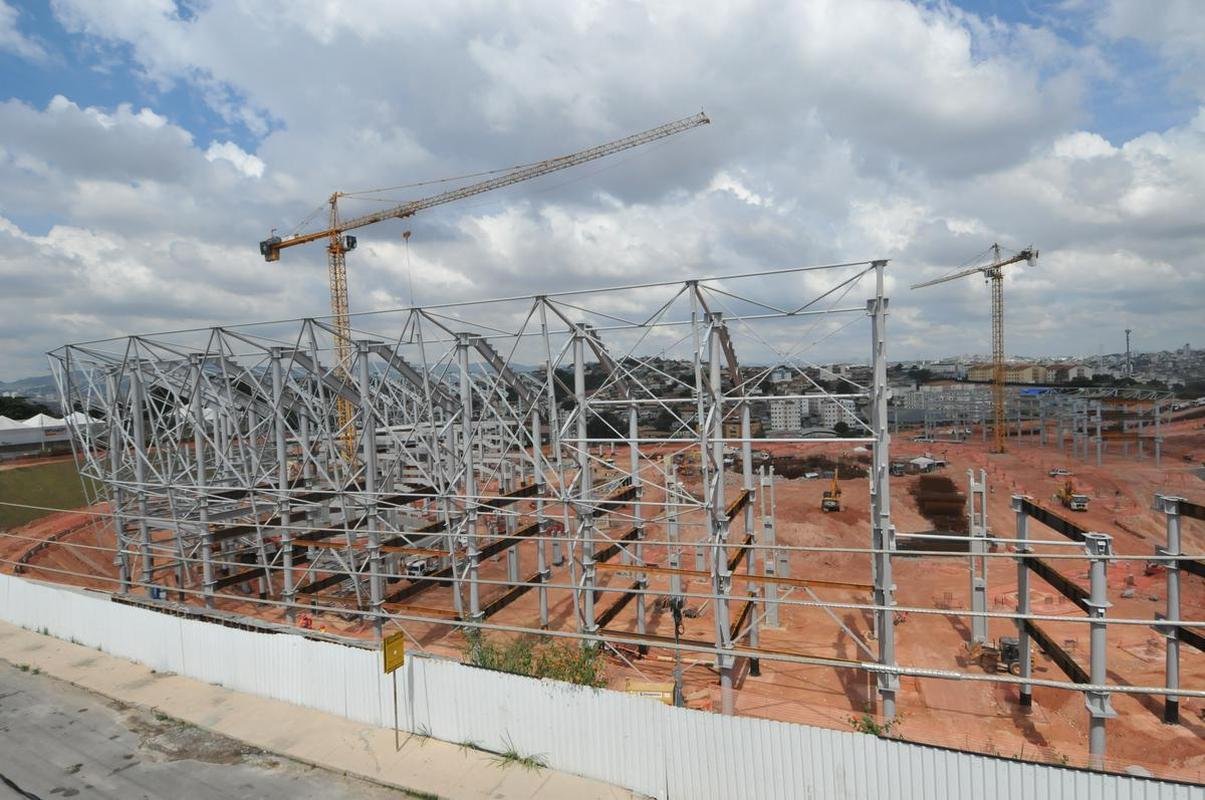 Arena MRV completa um ano de obras neste 20 de abril de 2021. Veja como est o andamento da construo do estdio do Atltico, que tem previso de ficar pronto em outubro de 2022. Sero 46 mil lugares, 2.333 vagas de estacionamento, 40 bares e 80 camarotes. O empreendimento fica no bairro Califrnia, em Belo Horizonte. (Fotos de Gladyston Rodrigues/EM/D. A Press)