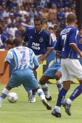 Em 30 de novembro de 2003, Cruzeiro derrotou o Paysandu por 2 a 1, no Mineiro, pela 44 rodada, e confirmou o ttulo brasileiro de forma antecipada. Zinho, no primeiro tempo, e Mota, no segundo, marcaram os gols celestes. Aldrovani descontou para o Papo. Depois do apito final, uma grande festa tomou conta do gramado e das arquibancadas. 