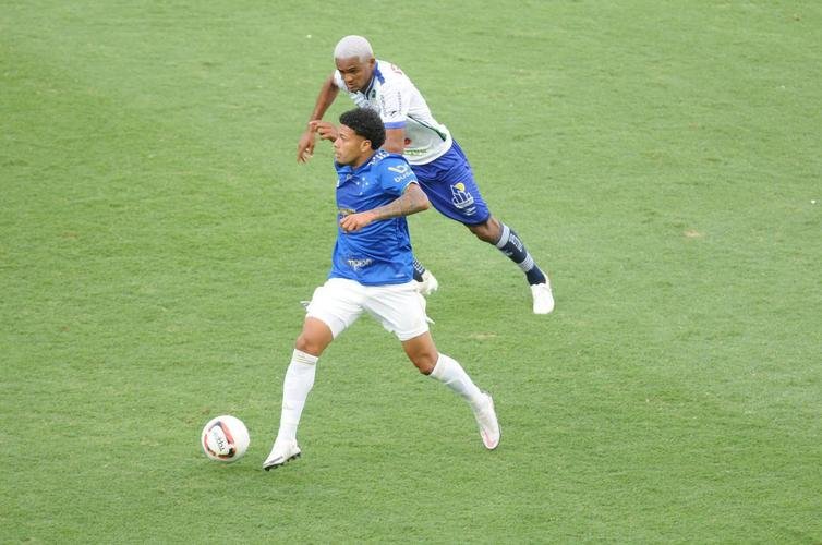 23- Filipe Machado (volante)
