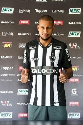 Imagens da apresentao de Jair no Atltico