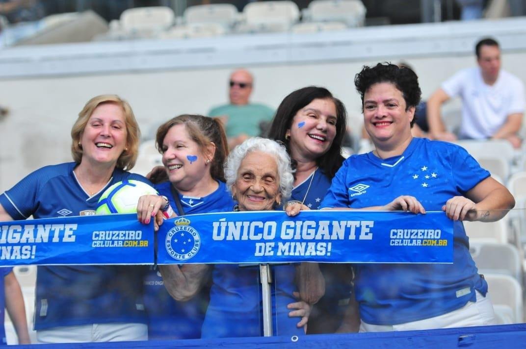 Fotos da torcida do Cruzeiro no clssico contra o Atltico, no Mineiro, pela 32 rodada do Campeonato Brasileiro 2019
