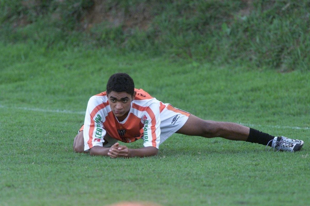 37 - Rafael Lopes - 2004/2005/2006 - 5 jogos / 1 gol - 0,2 por jogo