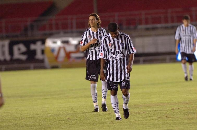 No primeiro jogo, em 12 de abril de 2006, no Mineiro, o Fortaleza venceu o Atltico por 2 a 0, gols de Alan e Preto Casagrande.