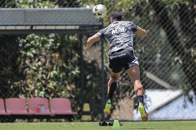 Fotos do treino do Atltico nesta quarta-feira (12/10), na Cidade do Galo. Em recuperao de um incmodo na panturrilha esquerda, Hulk fez funcional no campo e ainda  dvida para o confronto contra o Flamengo, no sbado, s 20h30, no Maracan, pelo Brasileiro