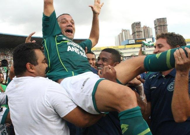 2012 - Donos das melhores defesas com 37 gols sofridos, Goi�s e Athletico-PR subiram. O Goi�s foi o campe�o, enquanto o Furac�o foi o terceiro