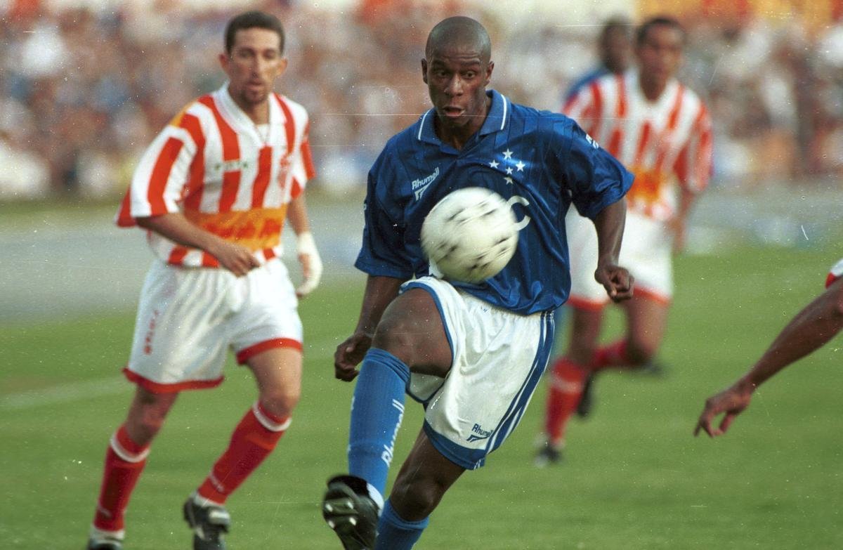 Atacante Cleison (Cruzeiro: 1992, 1993, 1994, 1996-1997 / Flamengo: 1998-1999): 288 jogos por Cruzeiro (91 gols)