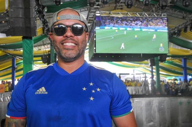 No evento Ginga BH, no bairro Buritis, em Belo Horizonte, torcedores acompanham o jogo entre Brasil e Cro�cia pelas quartas de final da Copa do Mundo