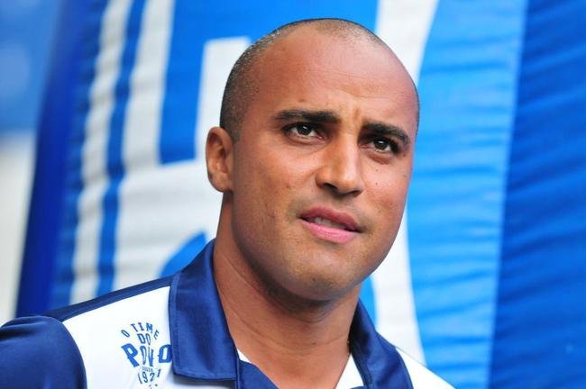 Deivid - auxiliar de Vanderlei Luxemburgo e Mano Menezes em 2015, o ex-atacante foi efetivado tcnico para a temporada 2016. Em 18 jogos, ganhou 11, empatou cinco e perdeu dois (70,3% de aproveitamento). Apesar dos nmeros positivos, pesou a eliminao na semifinal do Campeonato Mineiro, para o Amrica.