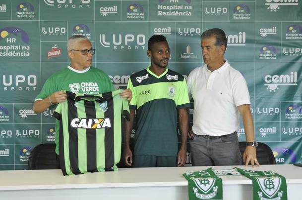 Marquinhos, de 28 anos,  o nono reforo do Amrica para temporada 2018