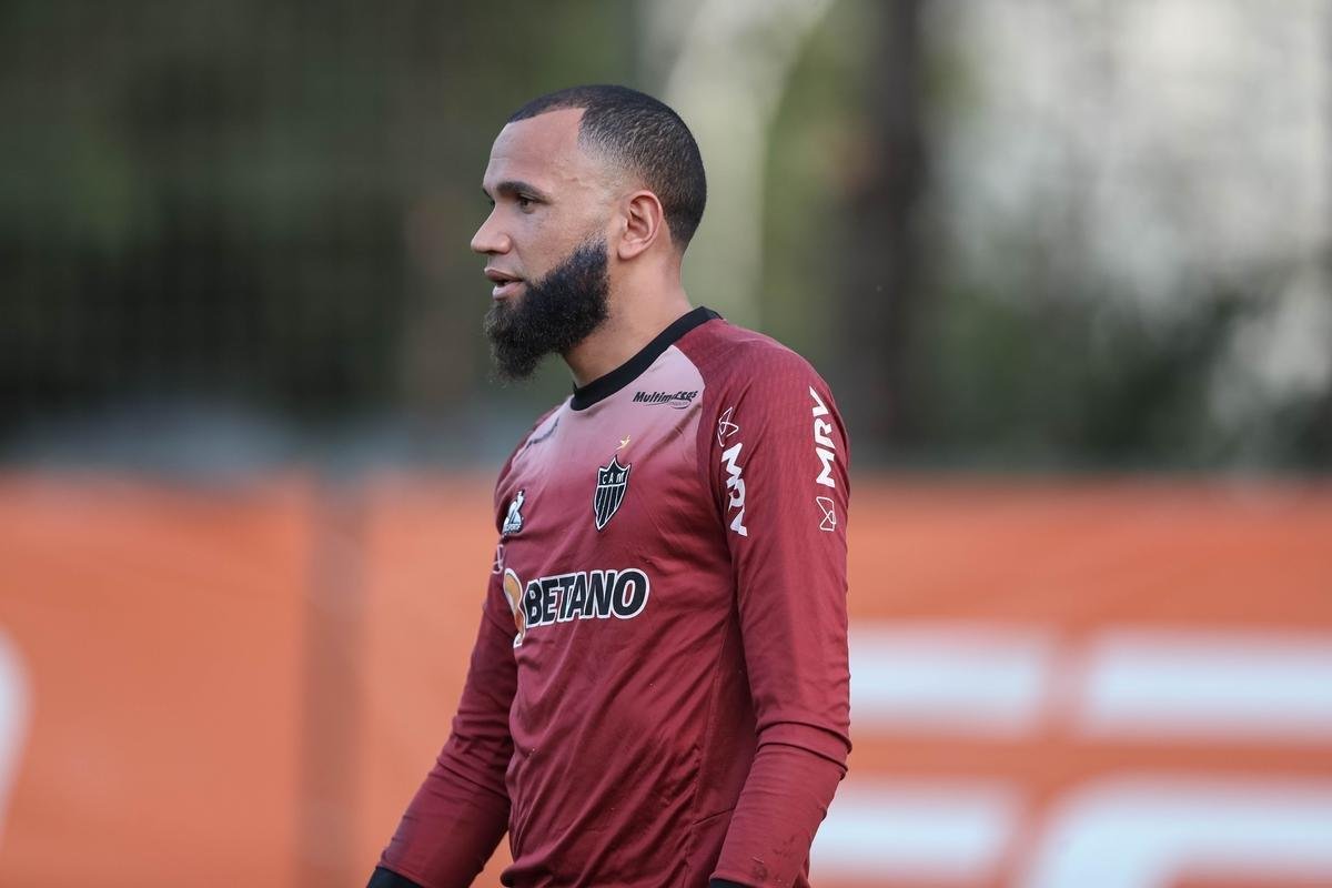 Cuca orientou atividade no CT do Palmeiras, na Barra Funda, em So Paulo 