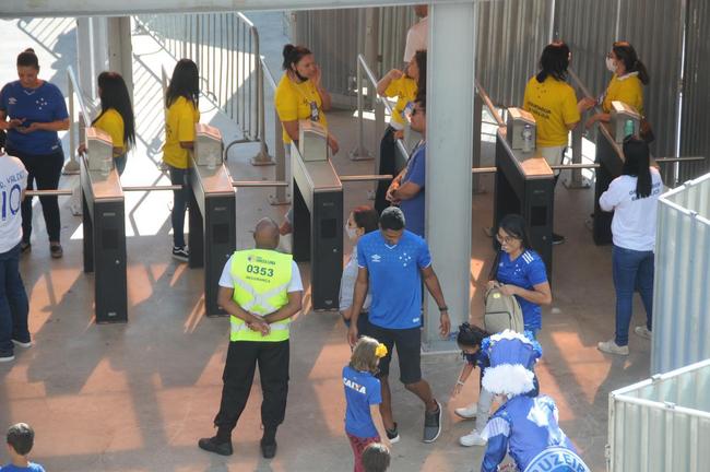 Cruzeiro x Bahia: fotos da torcida da Raposa no Mineiro