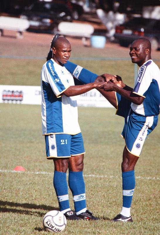 Fotos do zagueiro Joo Carlos em suas passagens pelo Cruzeiro, entre 1996 e 2001