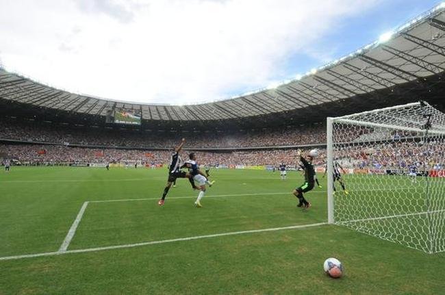 Fotos exclusivas do clssico entre Cruzeiro e Atltico na reabertura oficial do Mineiro