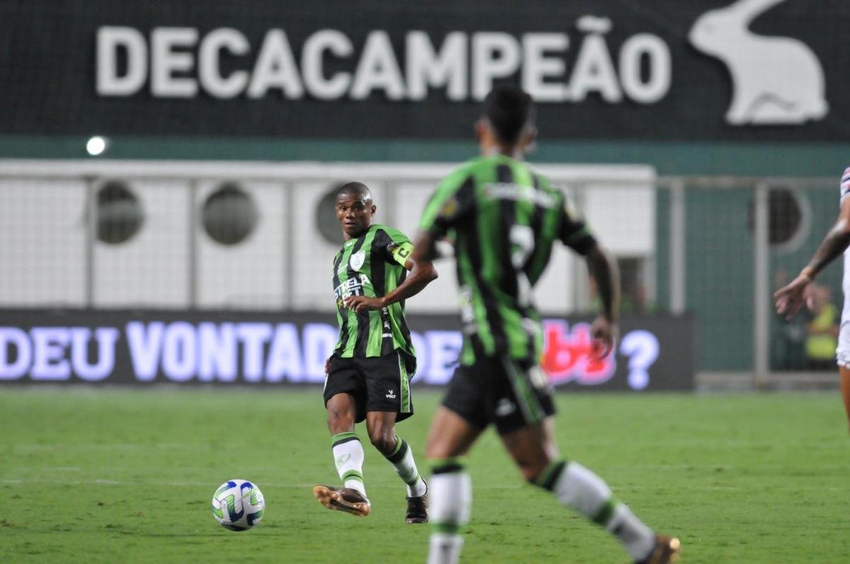 Fotos do jogo entre Amrica e Santa Cruz