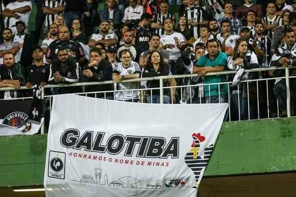 Com atuao ruim, Atltico  derrotado pelo Coritiba, por 2 a 0, no Couto Pereira, e fica mais distante do ttulo do Campeonato Brasileiro