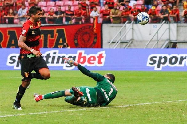 Partida entre Sport e Vitria, na Arena de Pernambuco, pela Copa do Nordeste