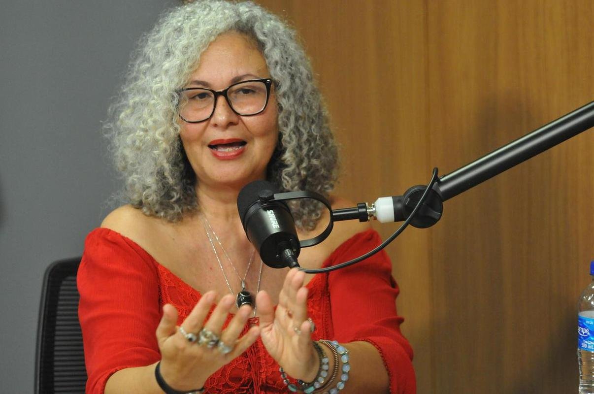 Lorene Figueiredo (PSOL) - Roma, do futebol de vrzea do Dom Bosco (bairro de Juiz de Fora); 'Os grandes times eu abandonei depois da financeirizao e da cartolagem. Mas tenho simpatia por todos os times que tm tradio de luta  esquerda na poltica, como o Corinthians, o Internacional e o Bahia', afirmou a candidata ao Superesportes