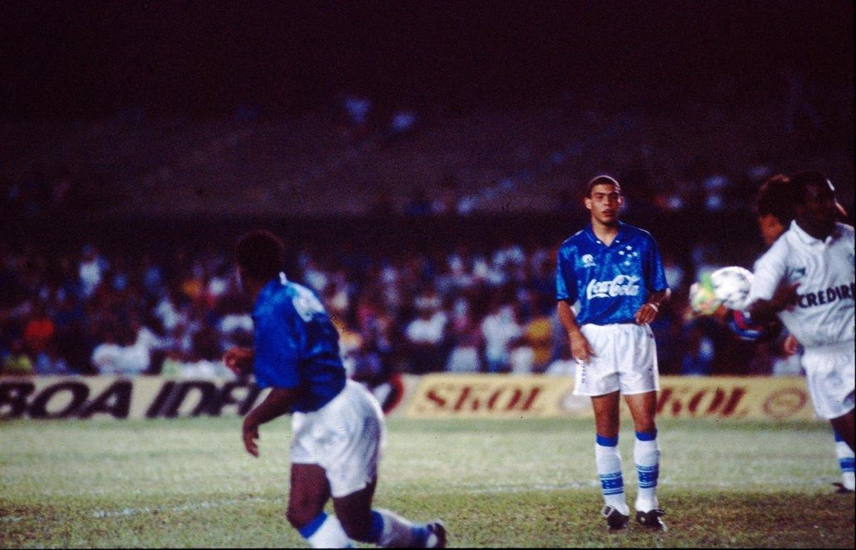 Ronaldo durante lance do jogo entre Cruzeiro e America, no Mineiro. Cruzeiro venceu por 6 a 1
