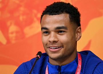Atacante que defende o PSV Eindhoven e está com a Holanda no Catar é alvo dos Red Devils, mas ressaltou que o foco está no Mundial 
