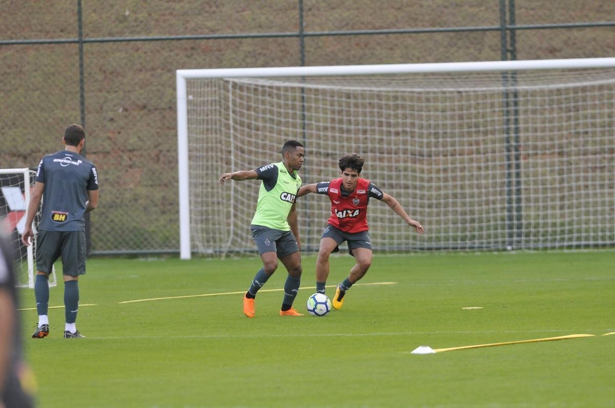 Yimmi Char, David Terans e Denlson participaram do treino em campo pela primeira vez