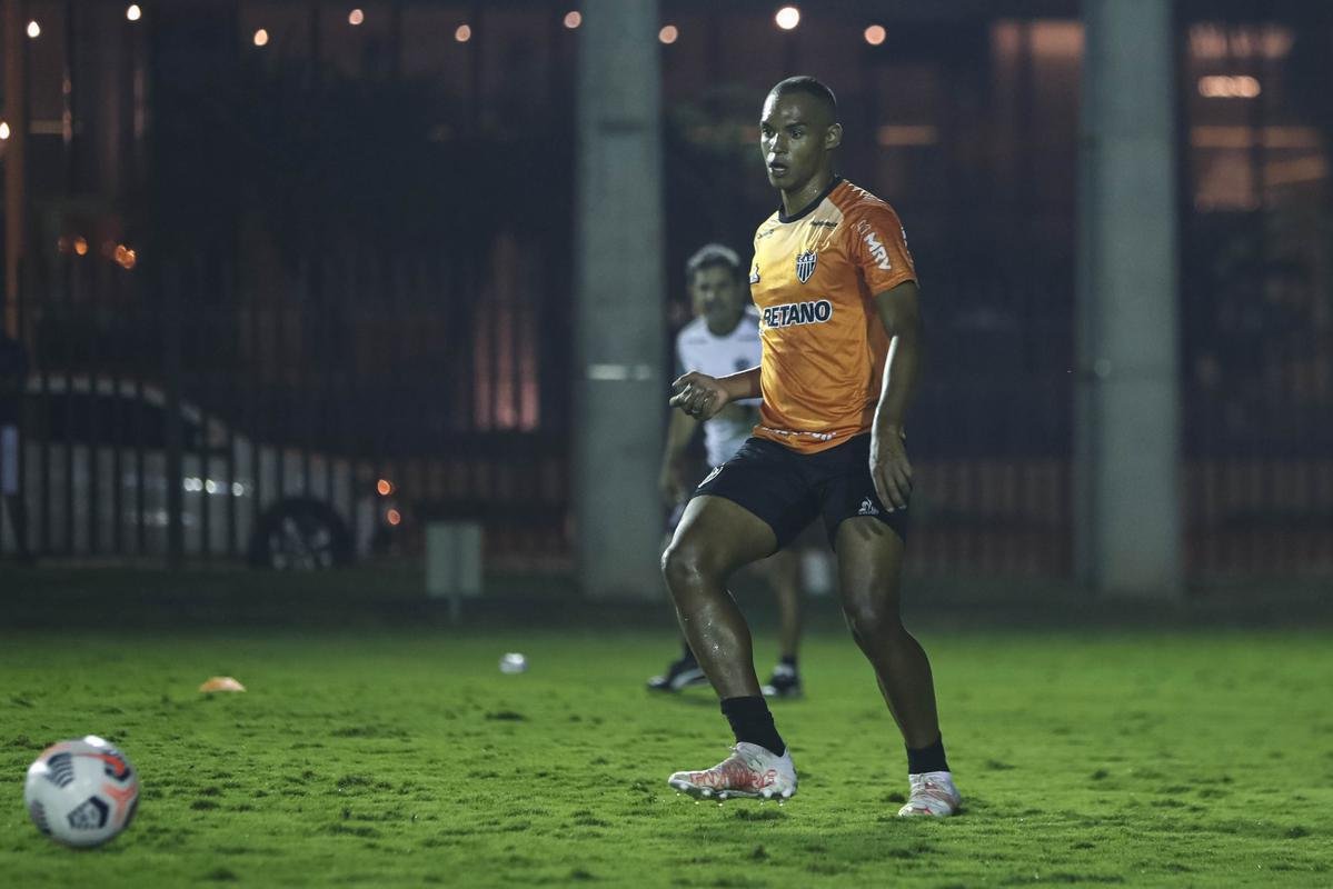 Tcnico Cuca comandou atividade do Atltico no CT da Conmebol no Paraguai 