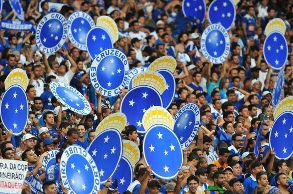 Torcida do Cruzeiro compareceu em grande nmero ao Mineiro e fez muita festa