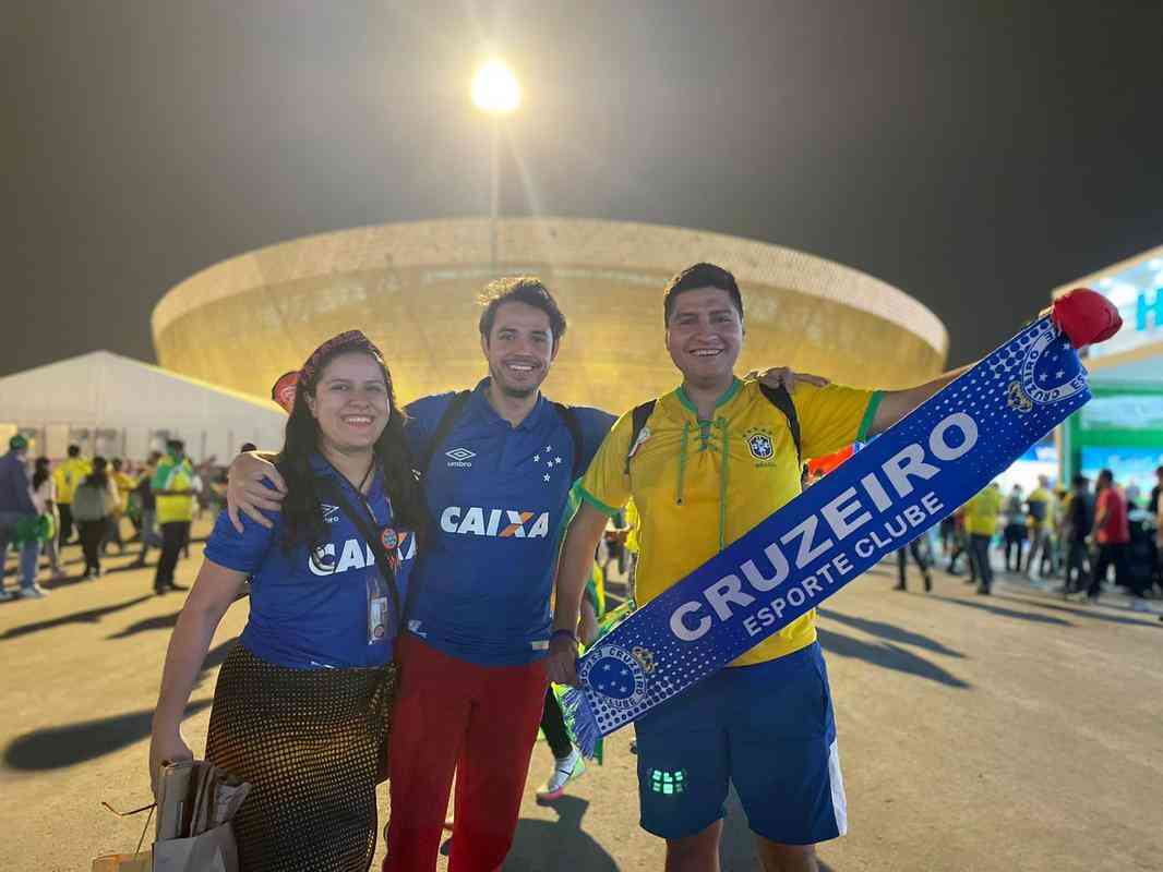 Hugo Prez, Jos Luis Cortes e Jeniffer Monter: mexicanos que torcem pelo Cruzeiro no jogo entre Brasil e Camares, em Lusail, pela Copa do Mundo de 2022, no Catar