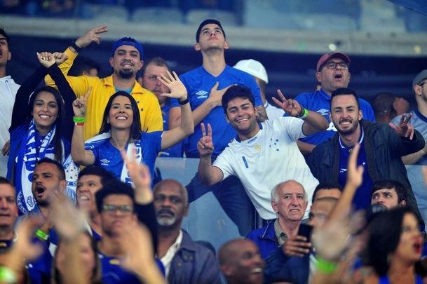 Fotos da torcida cruzeirense, no Mineiro, na partida contra o Inter, pela semifinal da Copa do Brasil
