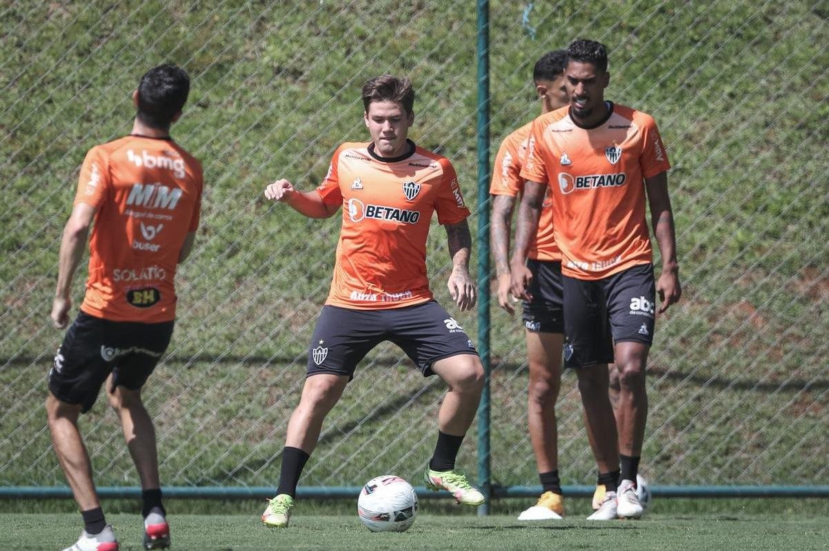 Fotos do primeiro treino de Junior Alonso no retorno ao Atltico