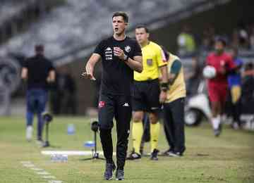 Treinador do Vasco foi julgado por expulsão na vitória sobre o Atlético-MG, na primeira rodada do Brasileiro