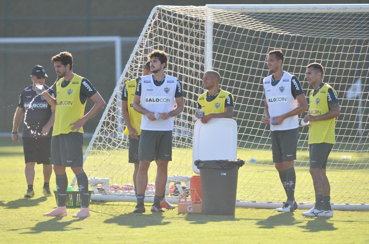 Veja fotos do treino do Atltico