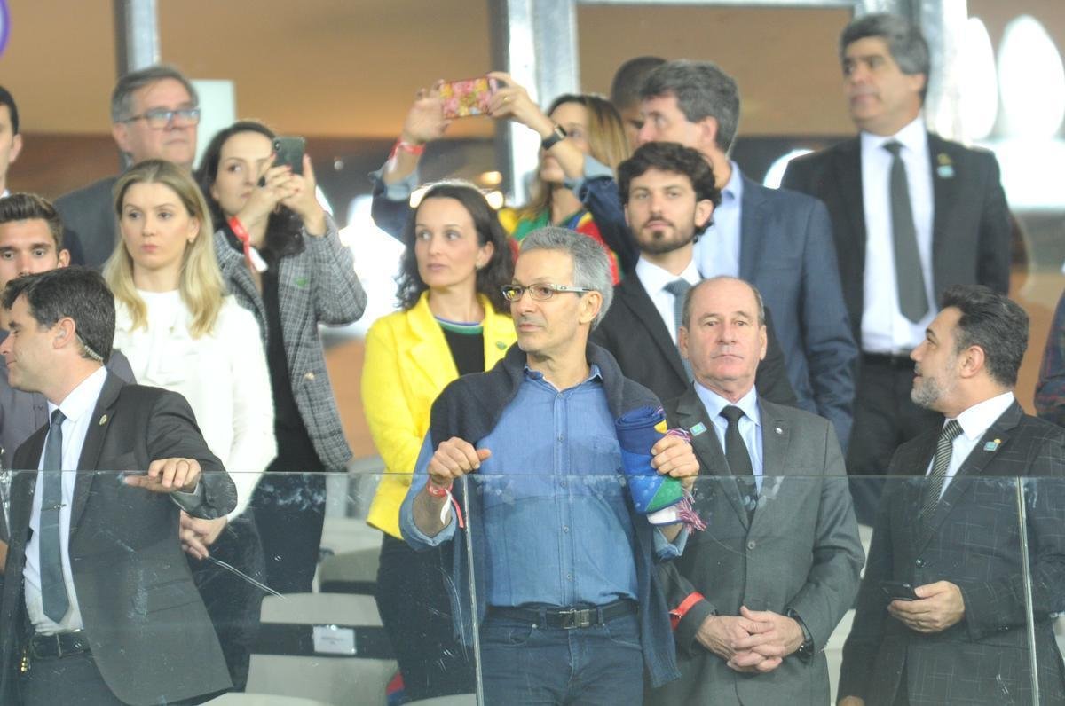 Governador de Minas, Romeu Zema, esteve no camarote do presidente Jair Bolsonaro no Mineiro durante jogo entre Brasil e Argentina pela semifinal da Copa Amrica