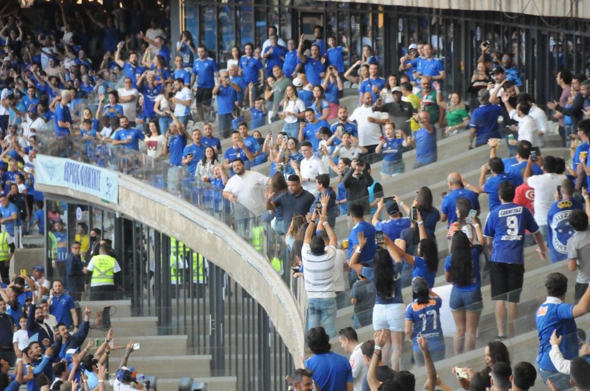 Fotos da torcida do Cruzeiro, no Mineiro, na partida contra a Ponte Preta pela 13 rodada da Srie B do Campeonato Brasileiro. Mineiro recebeu grande pblico mais uma vez