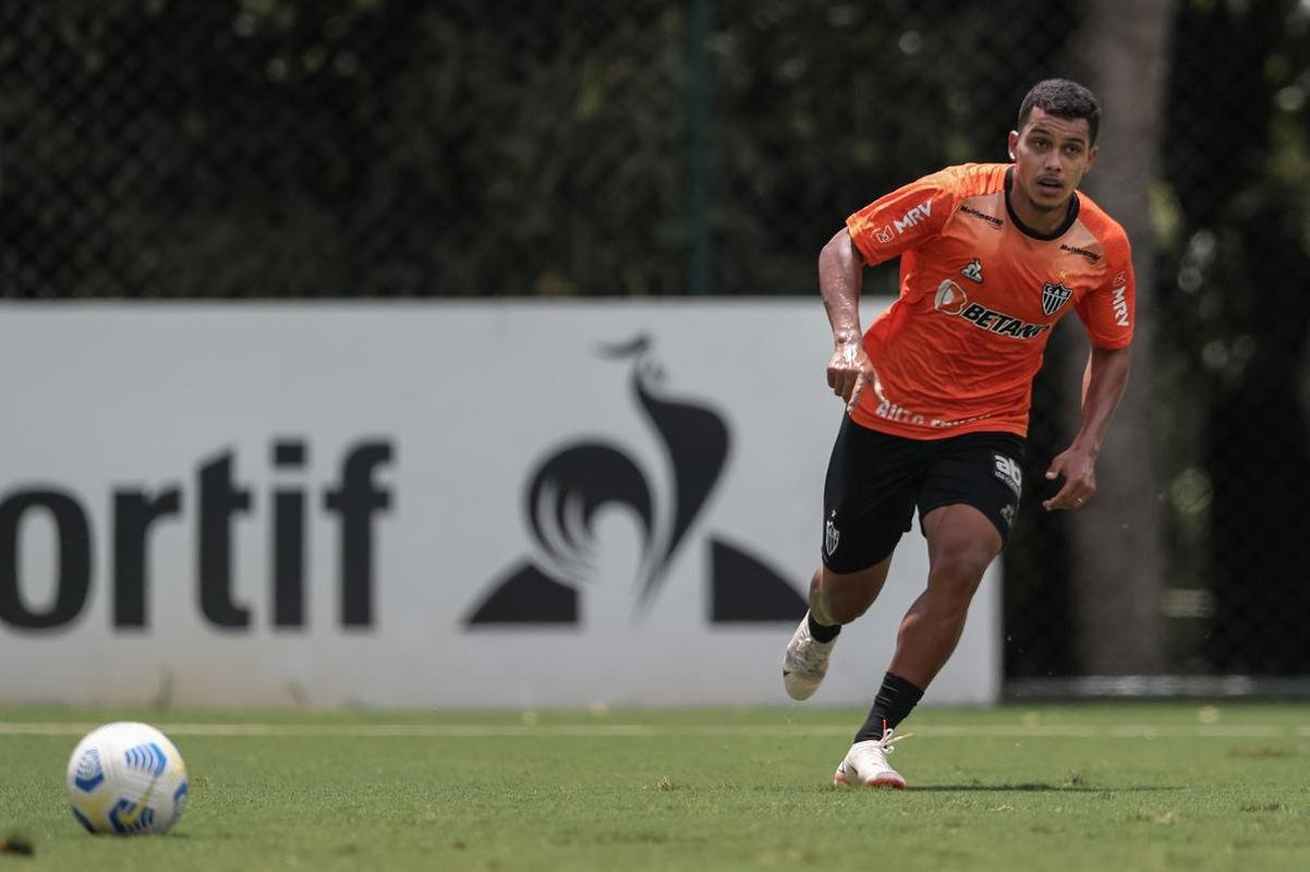 Aps a vitria por 2 a 1 sobre o Cuiab, neste domingo (24), pelo Campeonato Brasileiro, o elenco do Atltico se reapresentou e treinou na tarde desta segunda-feira (25), na Cidade do Galo, em Vespasiano. As atividades visaram o duelo de volta da semifinal da Copa do Brasil, contra o Fortaleza, que ocorrer na quarta-feira (27). Por ter vencido o jogo de ida por 4 a 0, no Mineiro, o Galo tem vaga encaminhada na deciso do principal torneio mata-mata do pas.