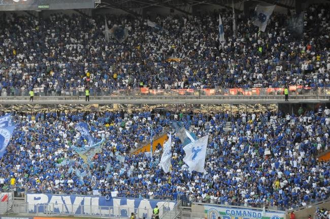 Fotos da torcida do Cruzeiro, no Mineiro, na partida contra a Ponte Preta pela 13 rodada da Srie B do Campeonato Brasileiro. Mineiro recebeu grande pblico mais uma vez