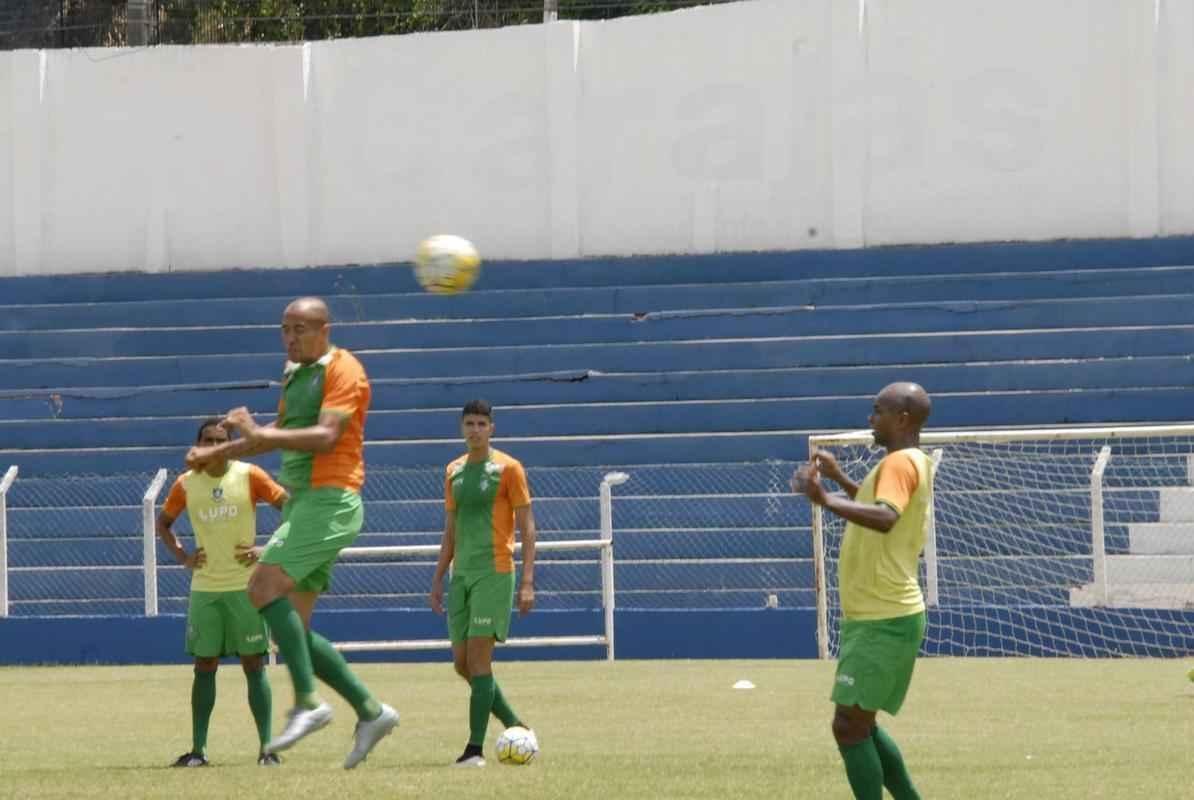 Amrica treina em Macei, no campo do CSA, para enfrentar o Murici-AL, pela Copa do Brasil