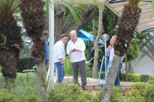 Fotos da apresentao de Adilson Batista como novo tcnico do Cruzeiro. Tcnico teve reunio com jogadores na Toca da Raposa II, falou com a imprensa e depois comandou seu primeiro treino