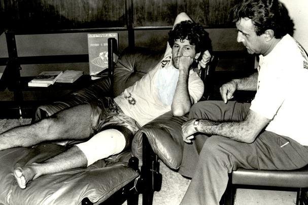 Copa do Mundo de 1986 (México) - Zico passou por três cirurgias no joelho ano anterior e começou a Copa no banco, entrando em três jogos.