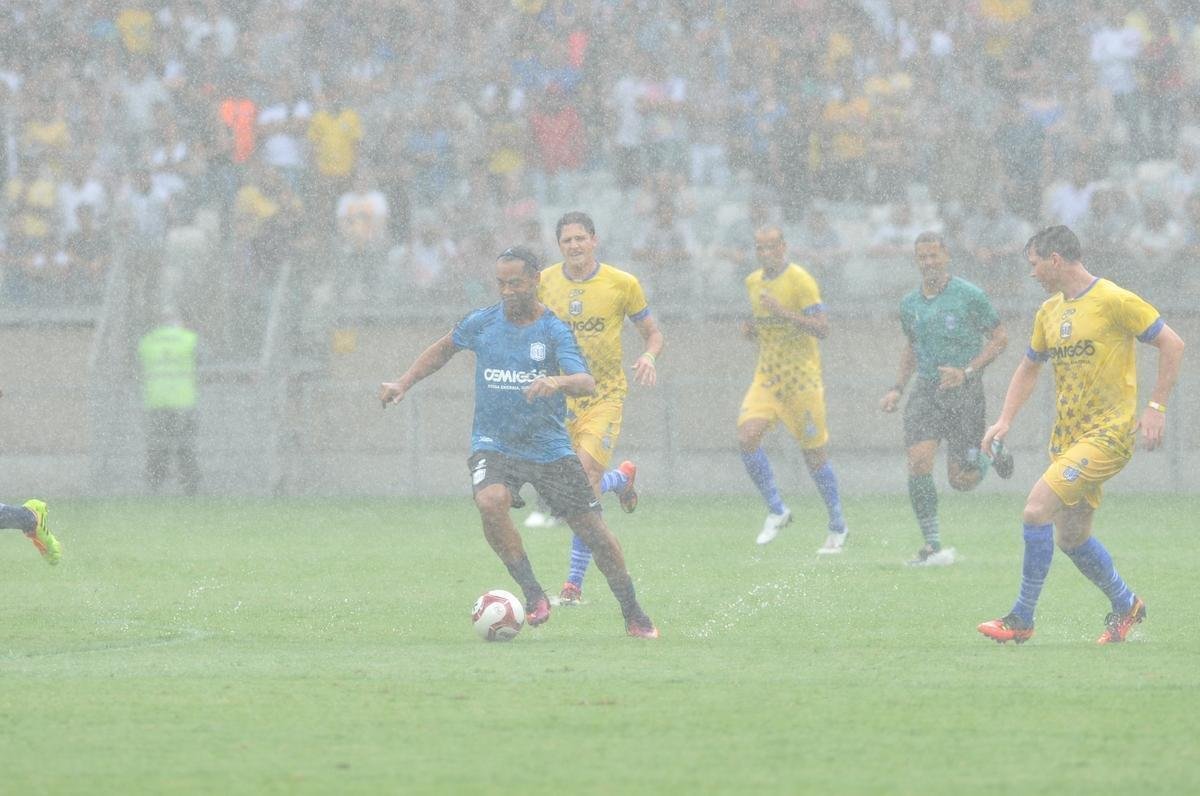 Fotos do 'Game of Dreams', jogo festivo dos Amigos do Ronaldinho contra os Amigos do Penta