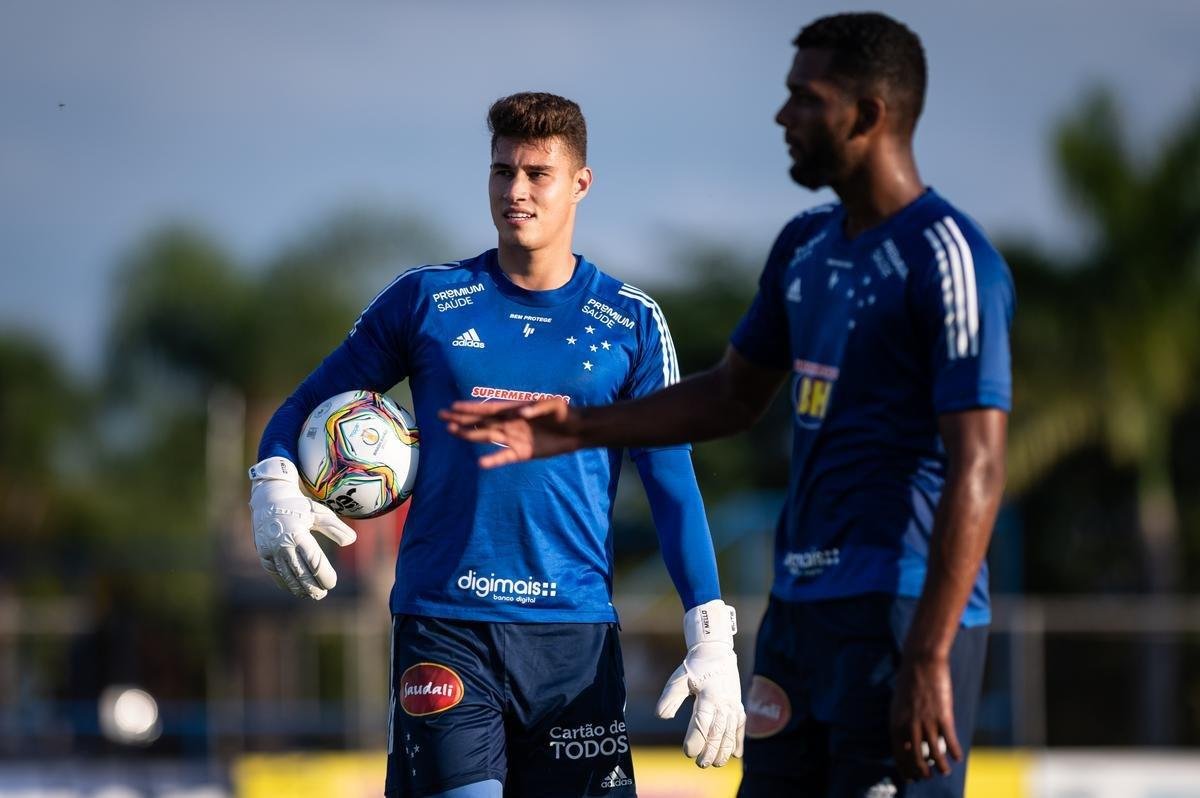 Imagens do treino do Cruzeiro desta segunda-feira na Toca da Raposa II