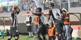 Carlos ampliou para o Atltico no Independncia e fez a festa da torcida