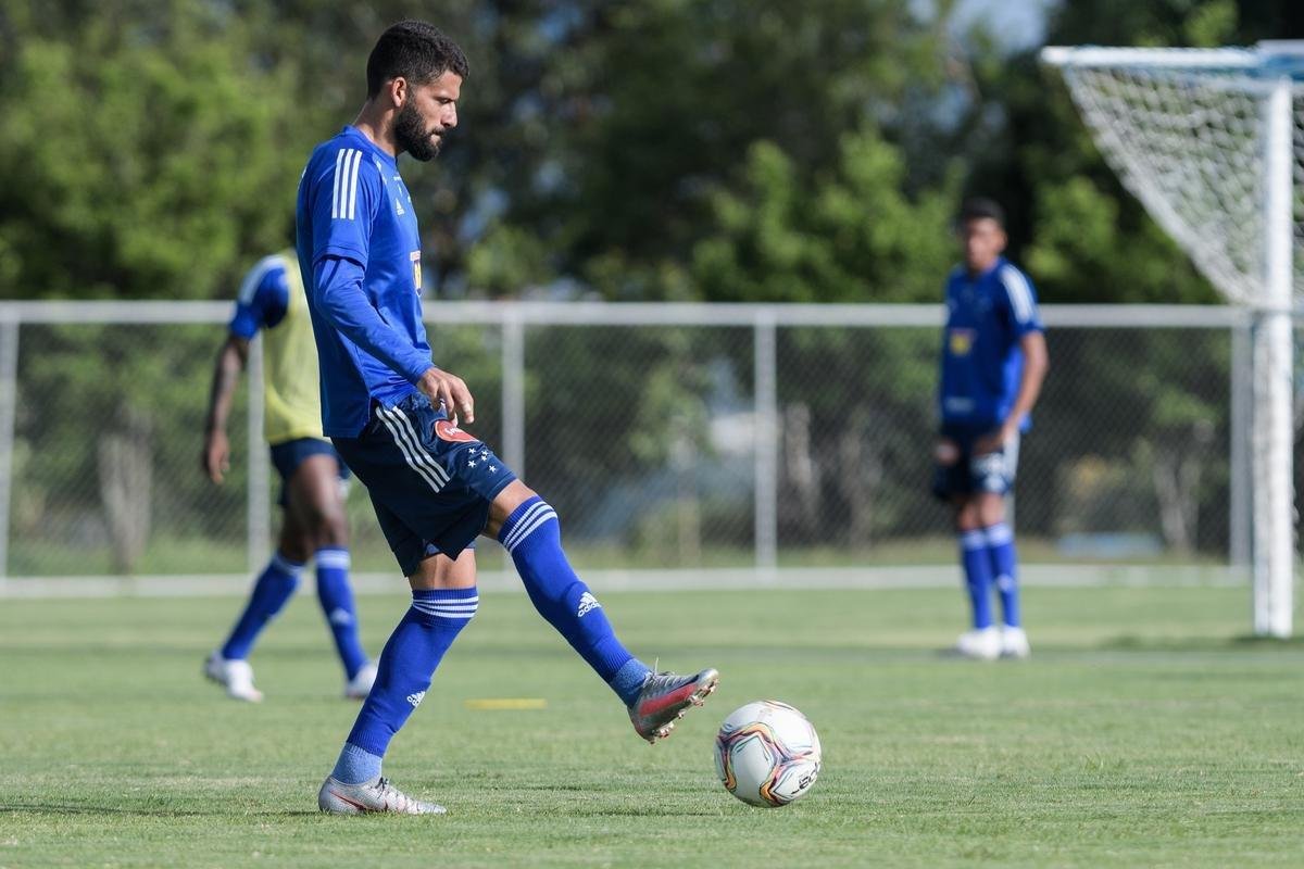 Fotos do treino do Cruzeiro desta quinta-feira, 19/11, na Toca da Raposa II
