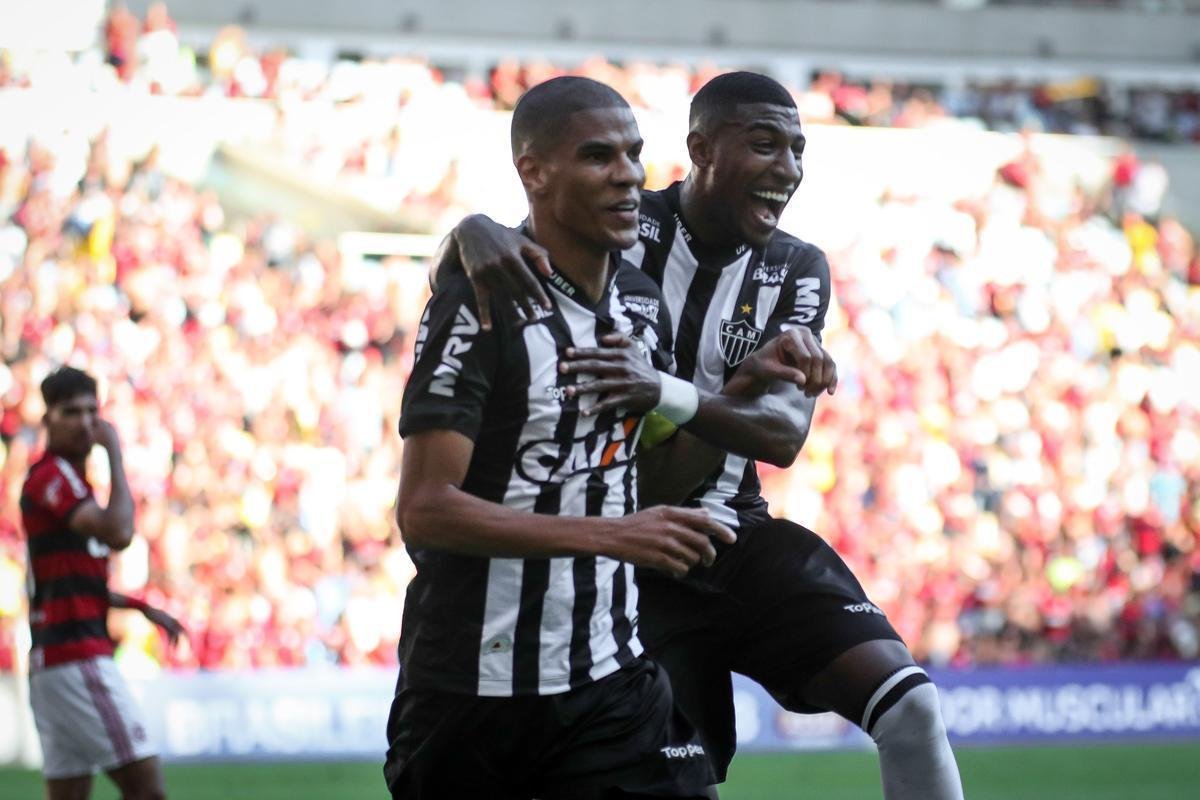 Leonardo Silva, de cabeça, empatou para o Atlético aos 22 do primeiro tempo: Flamengo 1 x 1 Atlético