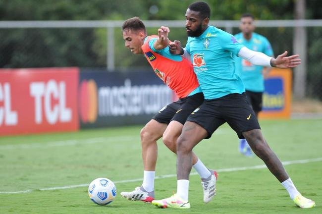 Sele��o Brasileira realizou treinamento na tarde deste s�bado (29/1) na Toca da Raposa II