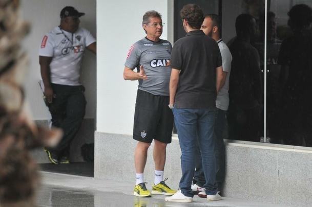 Atltico voltou ao trabalho nesta quinta-feira e apresentou Ricardo Oliveira; alm do atacante, presidente Sergio Sette Cmara e diretor de futebol Alexandre Gallo falaram com os jornalistas