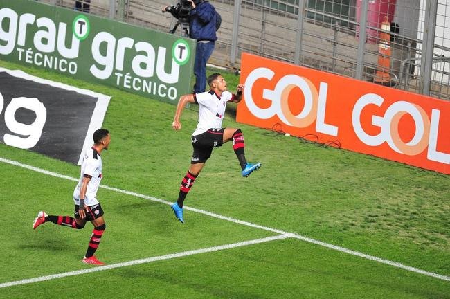 Fotos do duelo entre Cruzeiro e Vitria, no Independncia, em Belo Horizonte, pela 17 rodada da Srie B do Campeonato Brasileiro