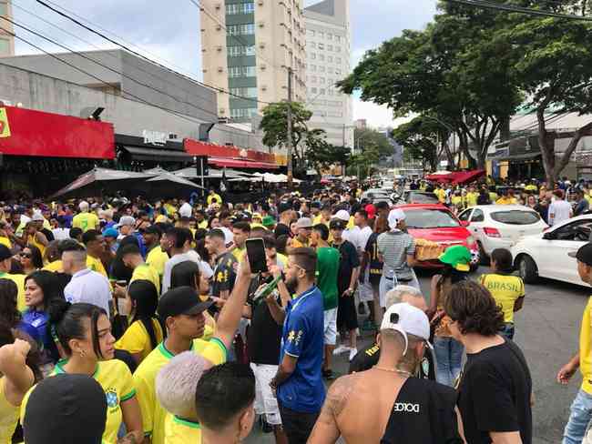 Brasil x Camarões: onde assistir jogo da Copa nos bares de BH e região