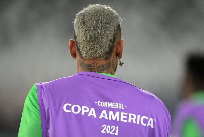 Brasil e Peru se enfrentaram no Estdio Nilton Santos, pelas semifinais da Copa Amrica 